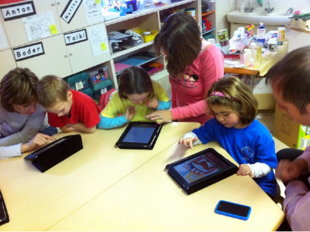 Students-ipad-classroom